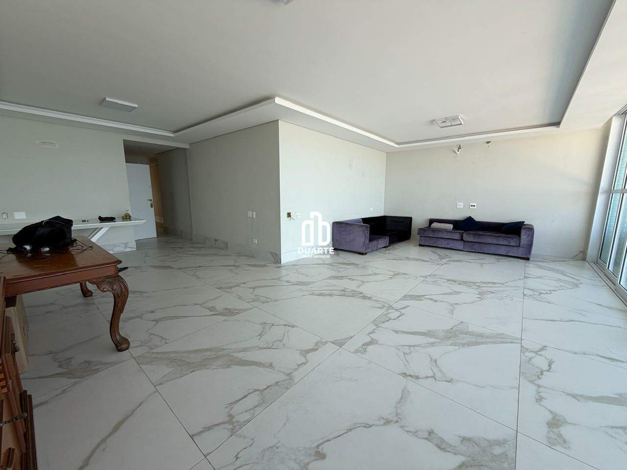 Apartamento à venda no PITANGUEIRAS: 