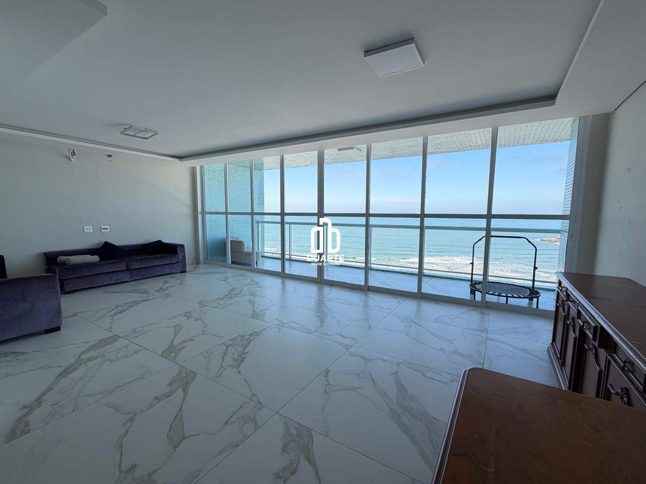 Apartamento à venda no PITANGUEIRAS: 