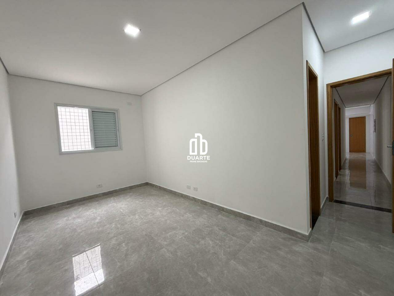 Casa Sobreposta Baixa à venda no EMBARE: 