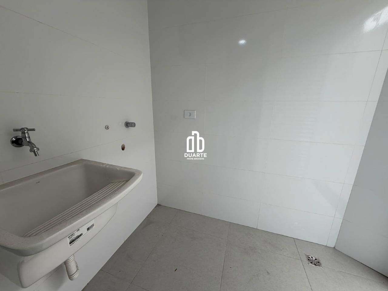 Casa Sobreposta Baixa à venda no EMBARE: 
