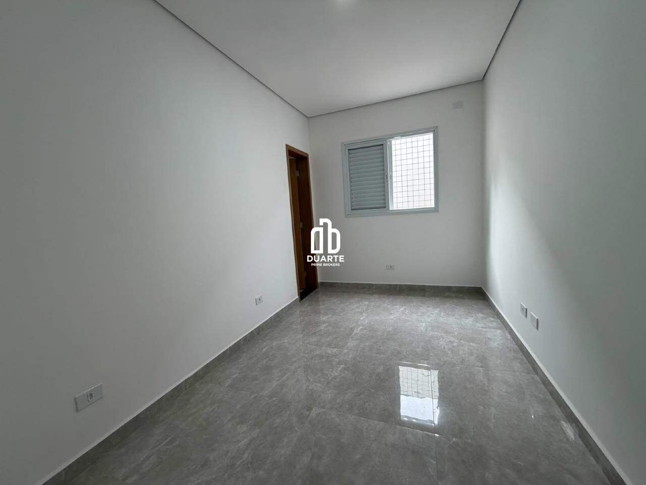 Casa Sobreposta Baixa à venda no EMBARE: 