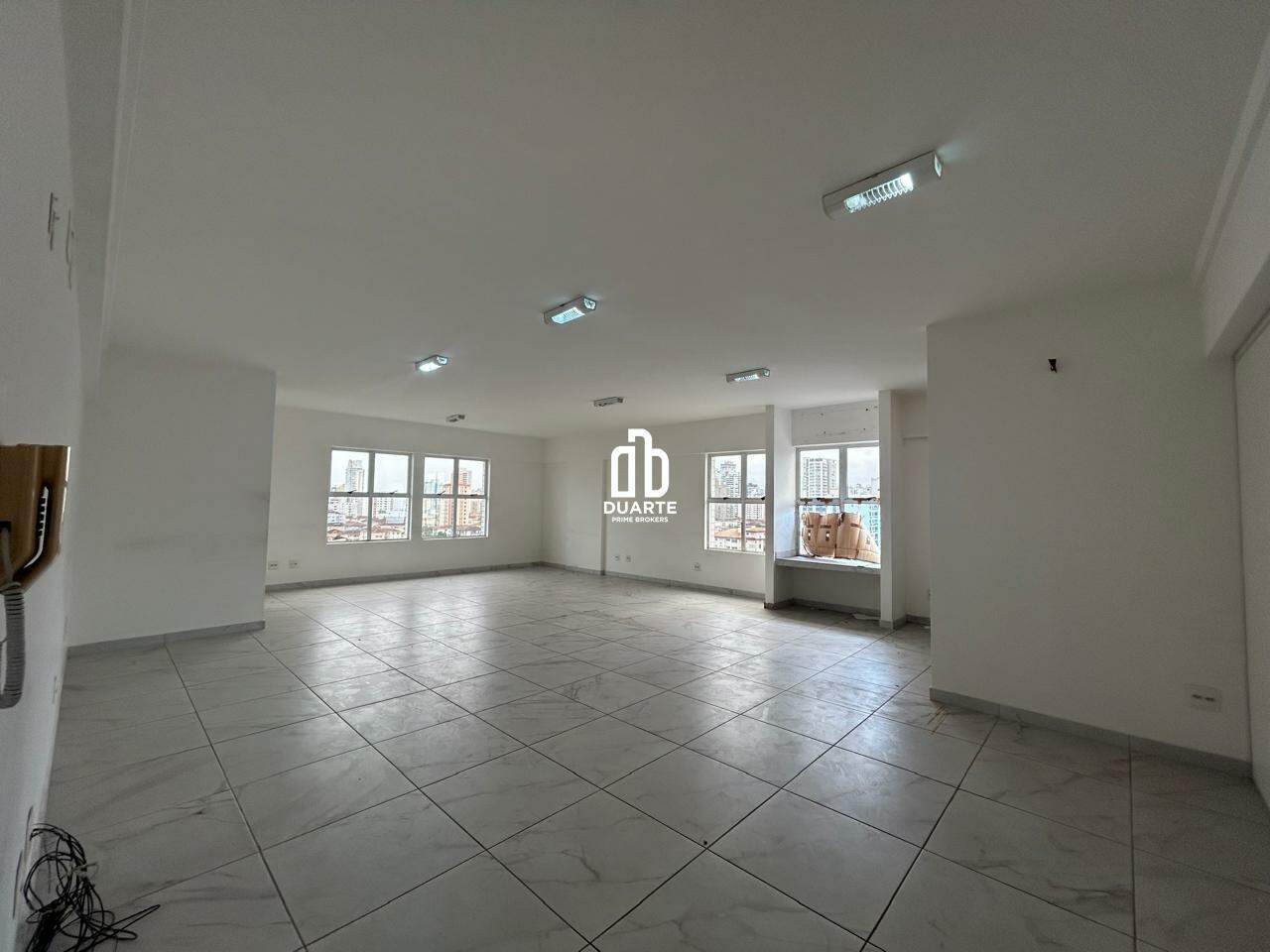 Sala à venda no EMBARE: 
