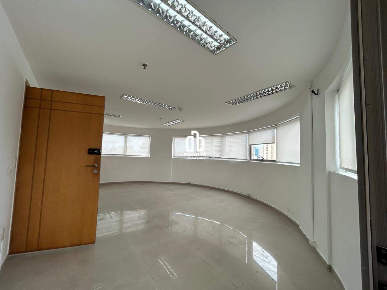 Sala para aluguel no MARAPÉ: 