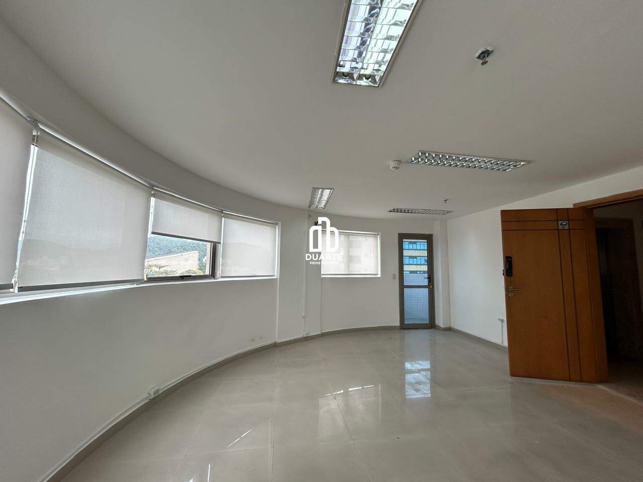 Sala para aluguel no MARAPÉ: 