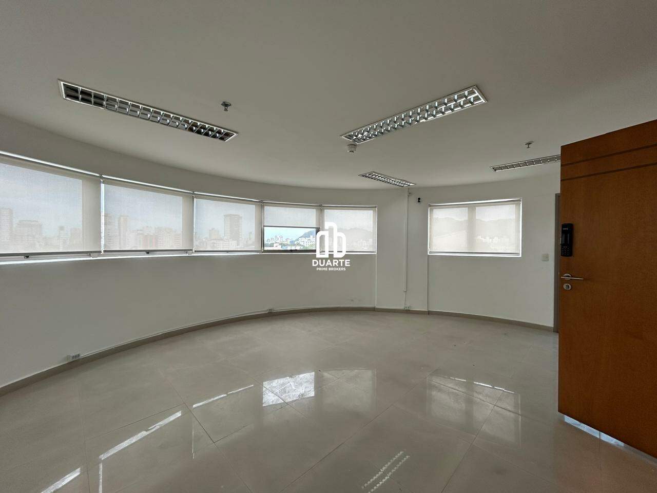 Sala para aluguel no MARAPÉ: 