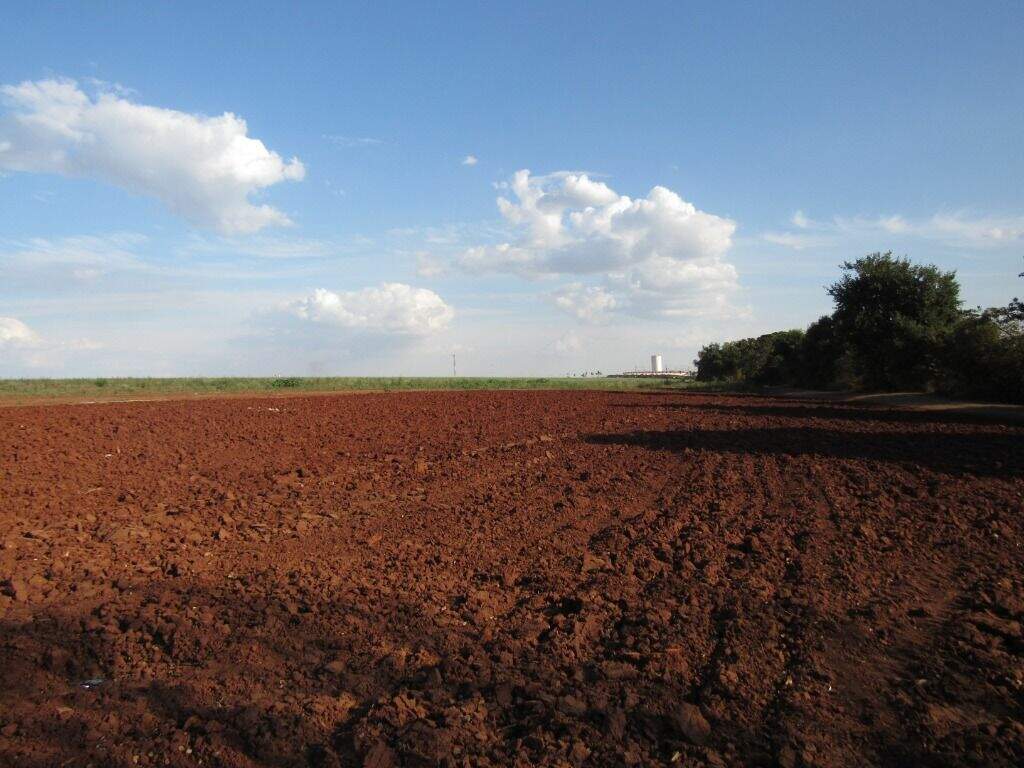 Área à venda no Dois Córregos: 