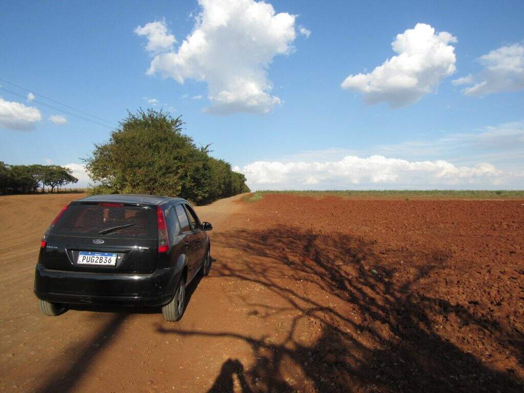 Área à venda no Dois Córregos: 