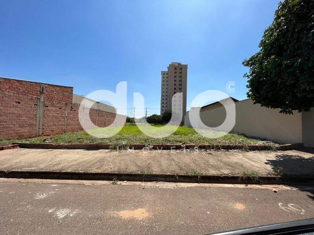 Terreno à venda no Jardim São Luiz: 