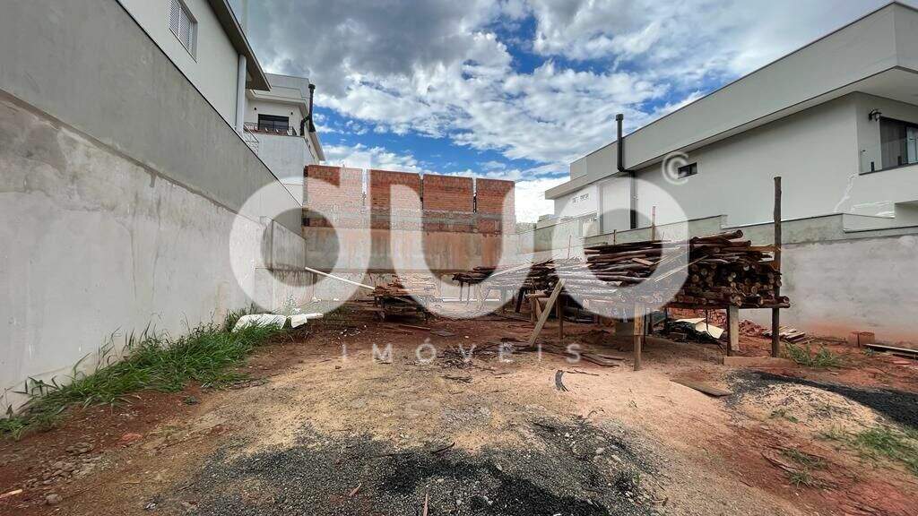 Terreno à venda no Loteamento Residencial e Comercial Villa DAquila: 
