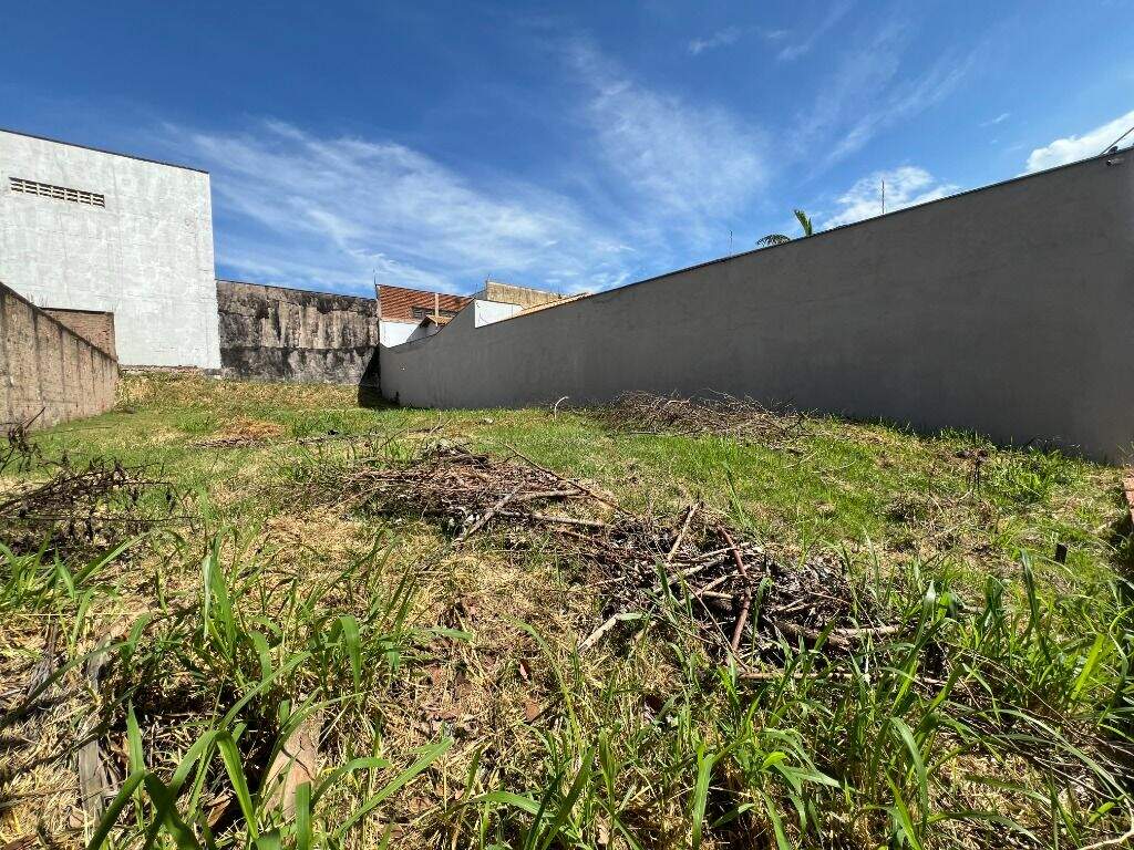 Terreno à venda no Loteamento Santa Rosa: 
