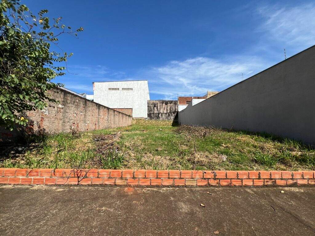 Terreno à venda no Loteamento Santa Rosa: 