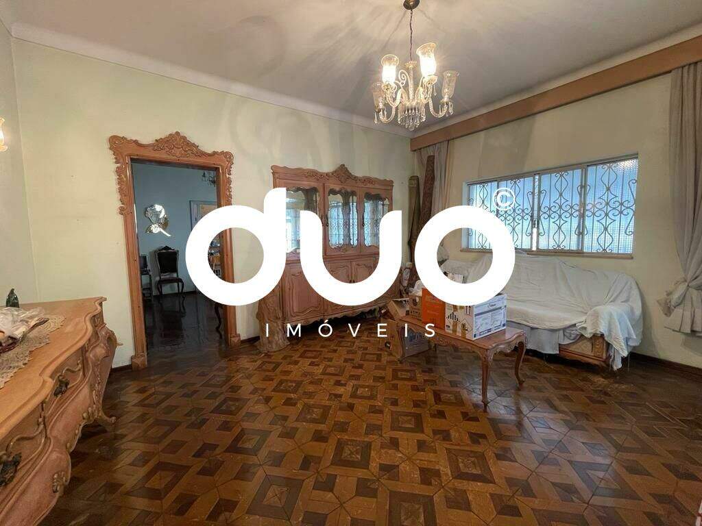 Casa à venda no Centro: 