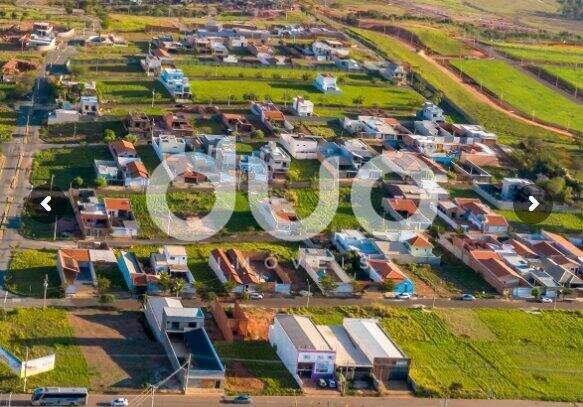 Terreno à venda no Jardim Itapuã: 