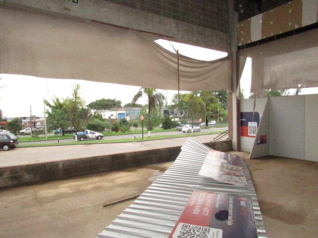 Salão para aluguel no Vila Industrial: 