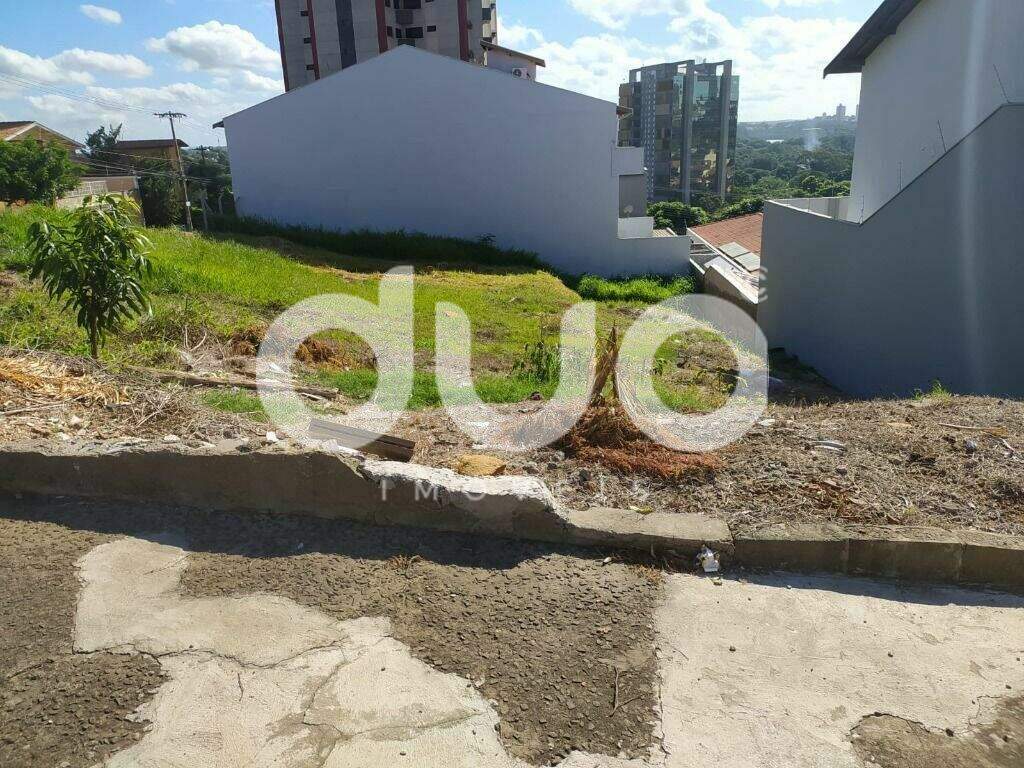 Terreno à venda no Castelinho: 