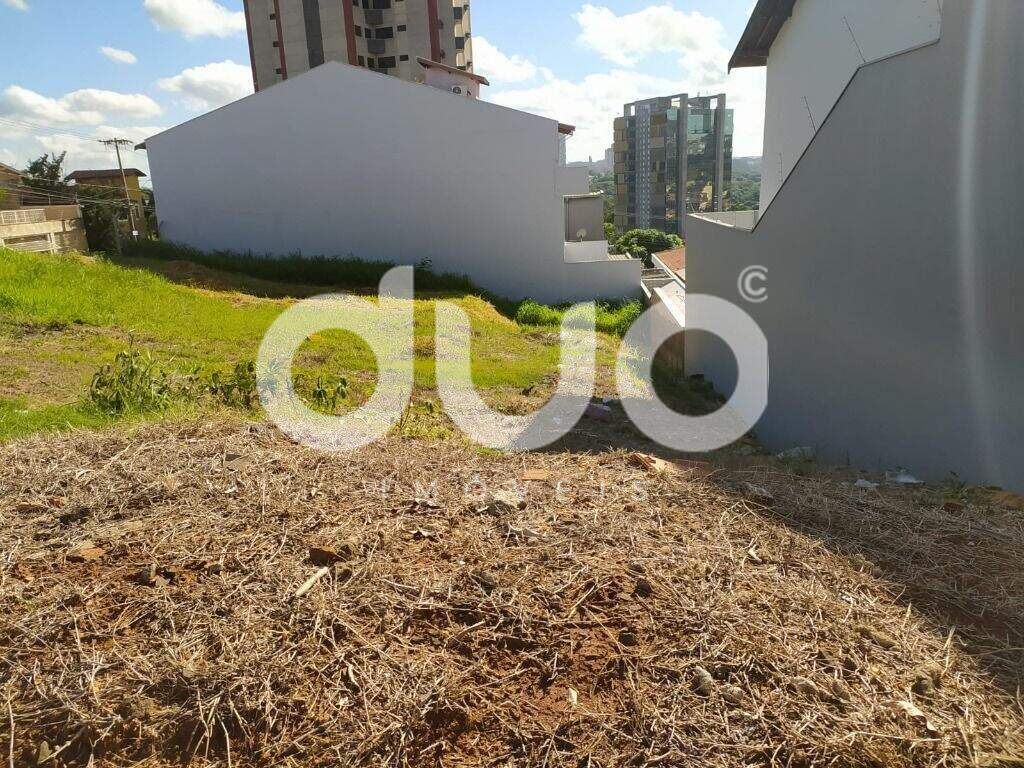 Terreno à venda no Castelinho: 