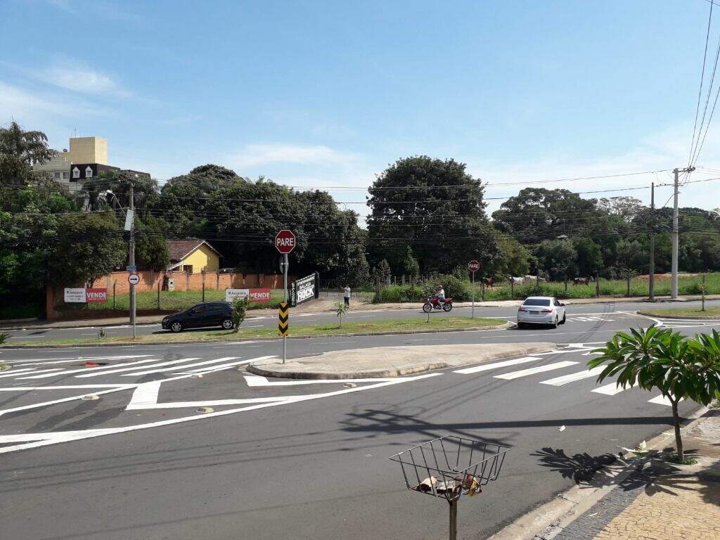 Área à venda no Dois Córregos: 
