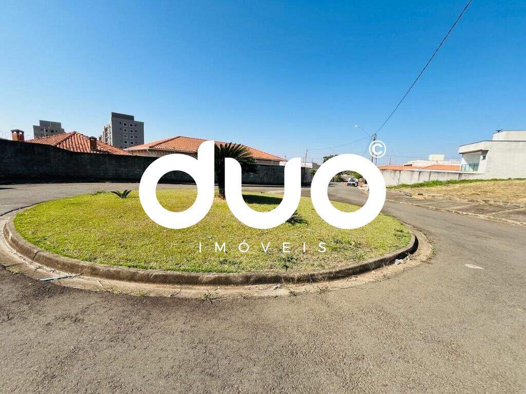 Terreno à venda no Residencial Bertolucci: 