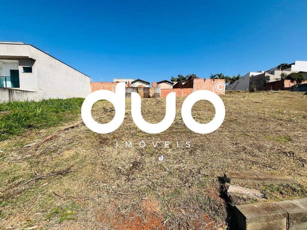 Terreno à venda no Residencial Bertolucci: 