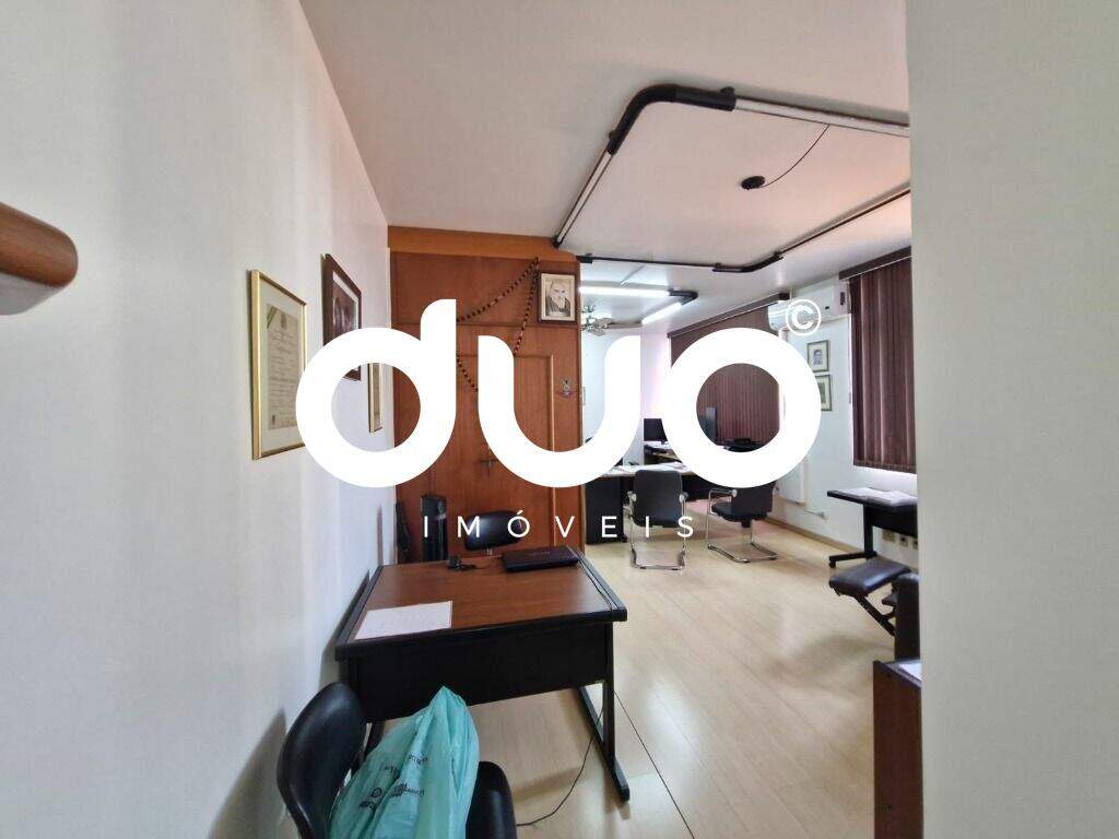 Sala à venda no Centro: 