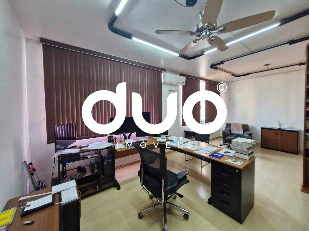 Sala à venda no Centro: 