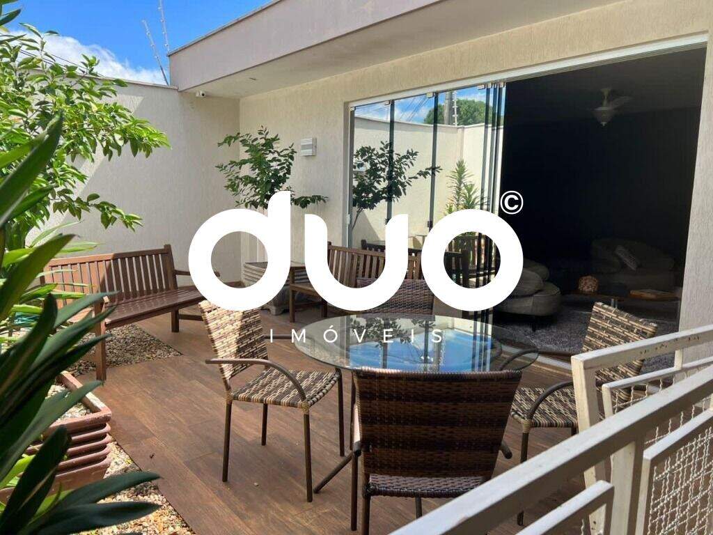 Casa à venda no Centro: 