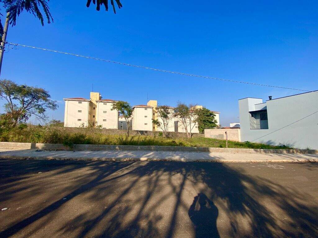 Terreno à venda no Jardim Noiva da Colina: 