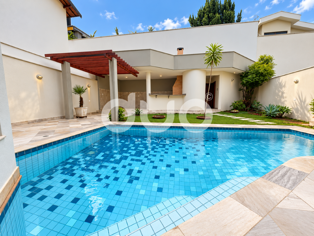 Casa, 3 quartos, 242 m² - Foto 1