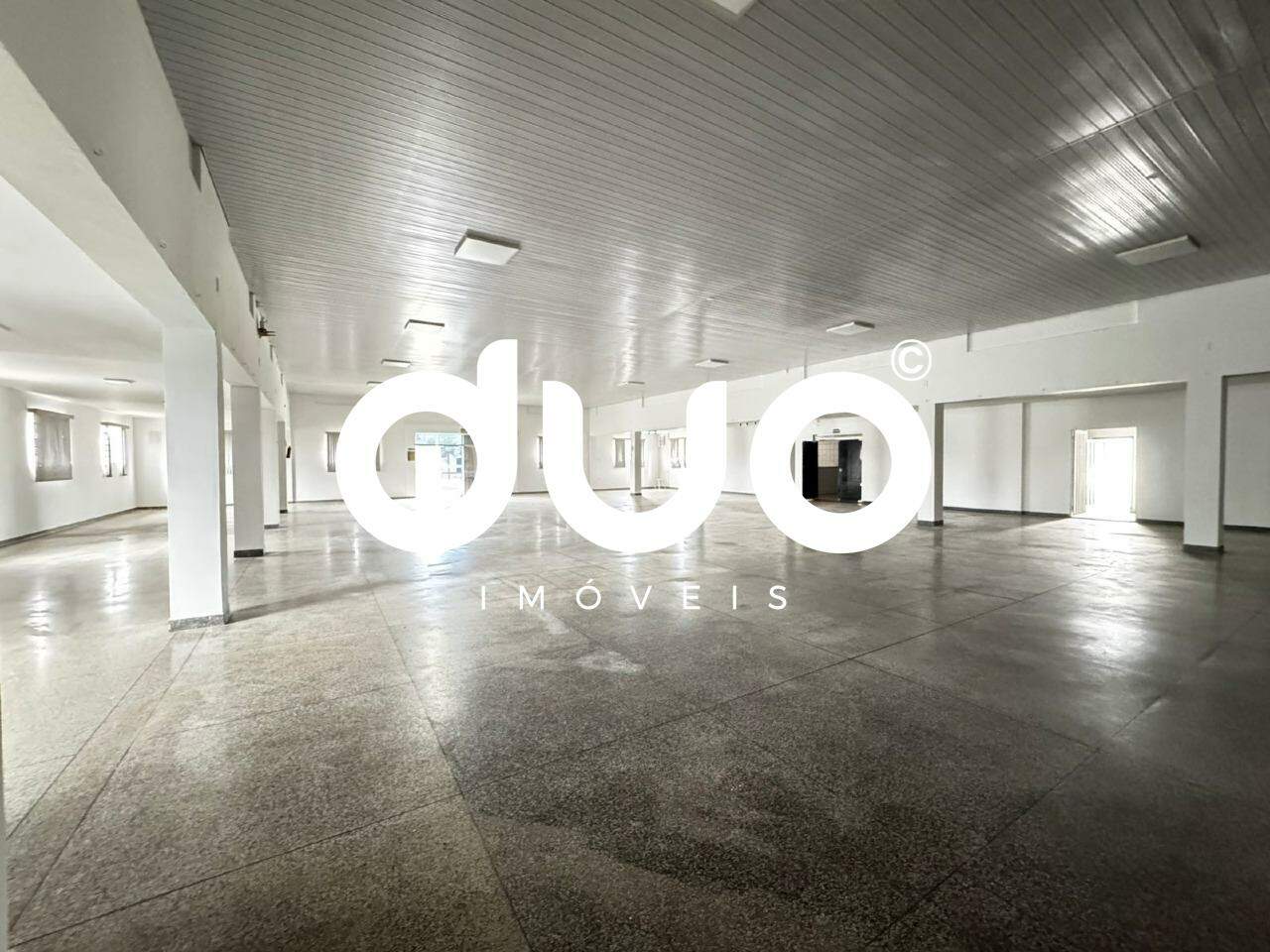 Salão para aluguel no Dois Córregos: 
