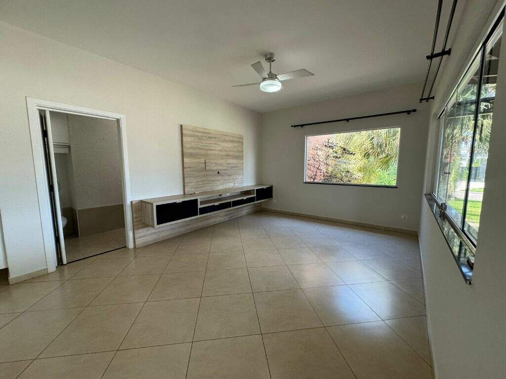 Casa em Condominío para aluguel no Morada dos Pássaros: 