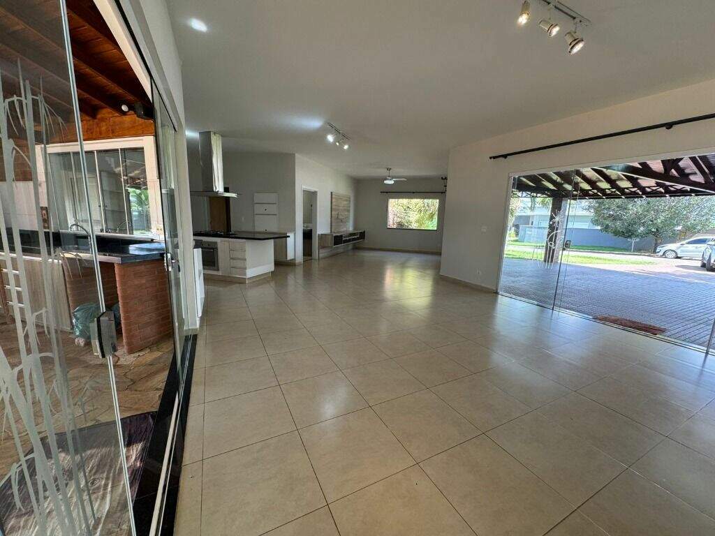 Casa em Condominío para aluguel no Morada dos Pássaros: 