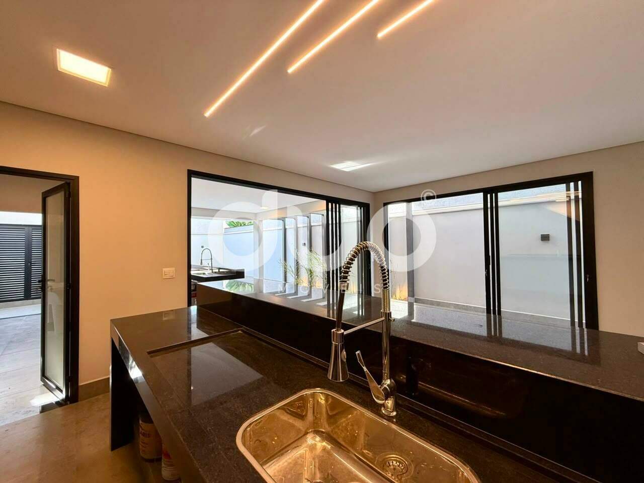 Casa em Condominío à venda no Condomínio Lazuli Club: 