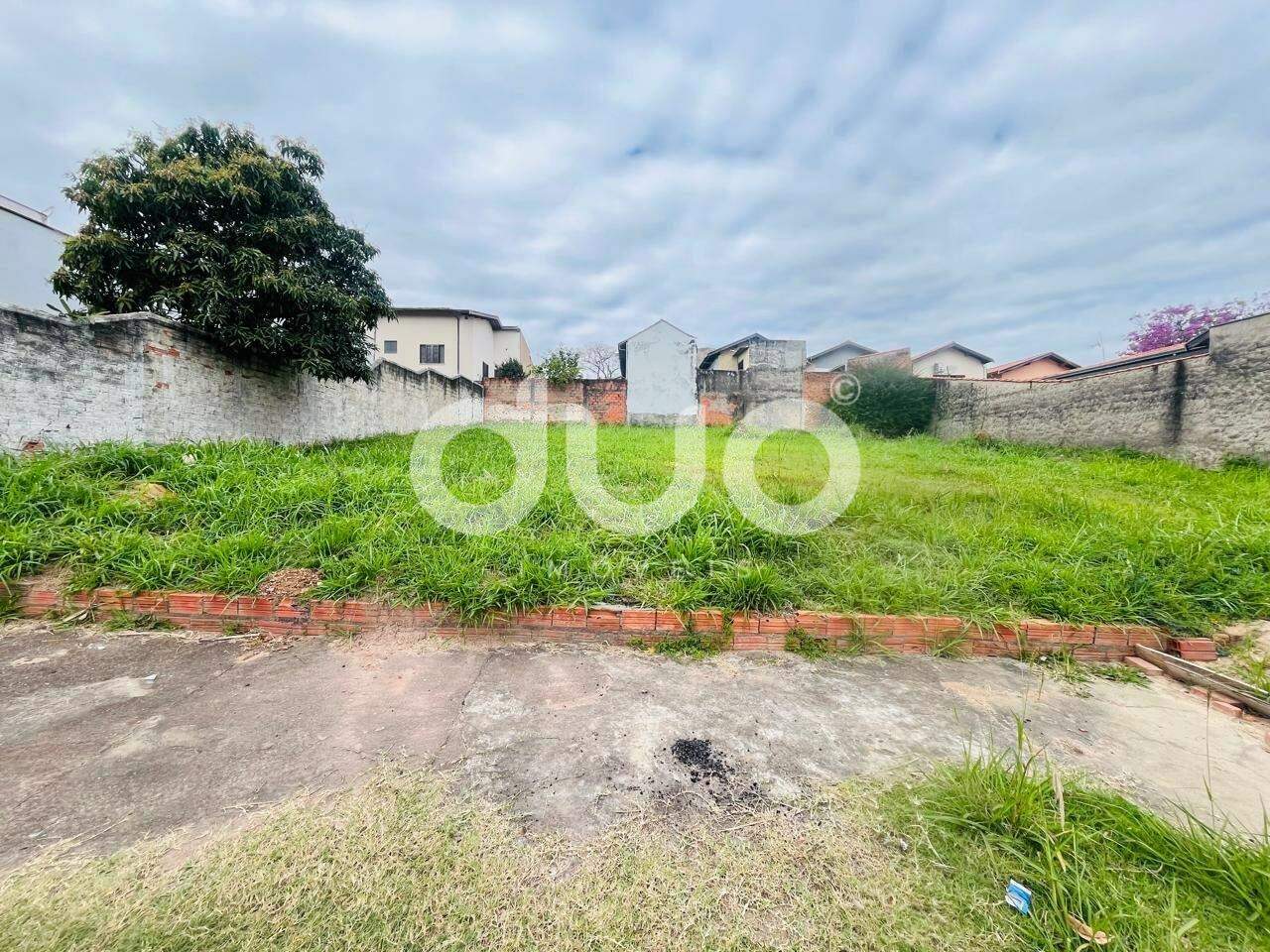 Terreno à venda no Santa Rosa Ipês: 