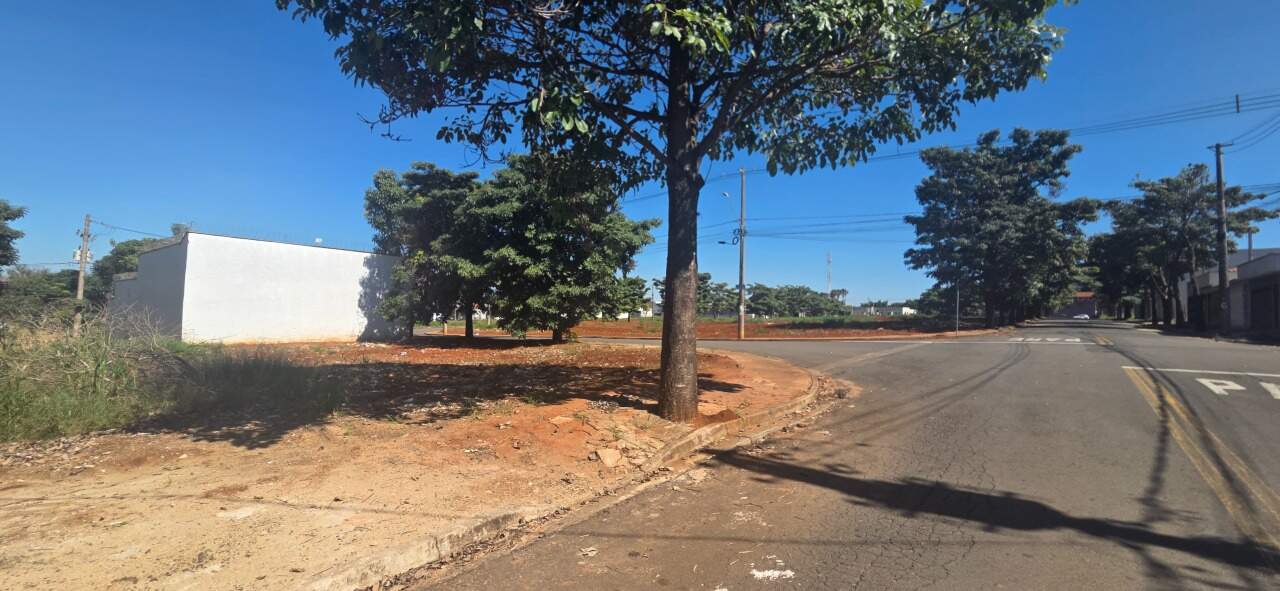 Terreno à venda no Residencial Bertolucci: 
