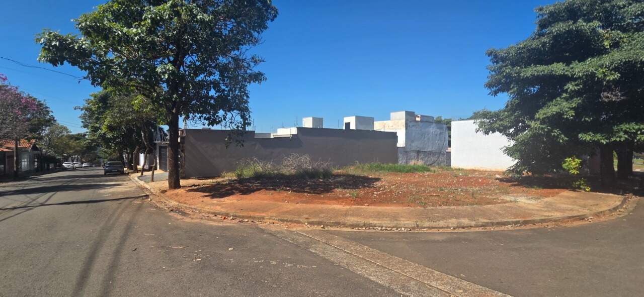 Terreno à venda no Residencial Bertolucci: 
