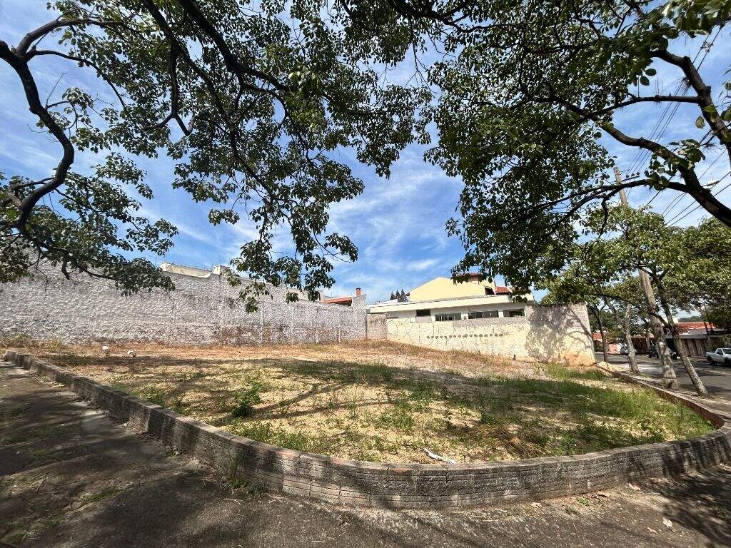 Terreno à venda no Vila Rezende: 