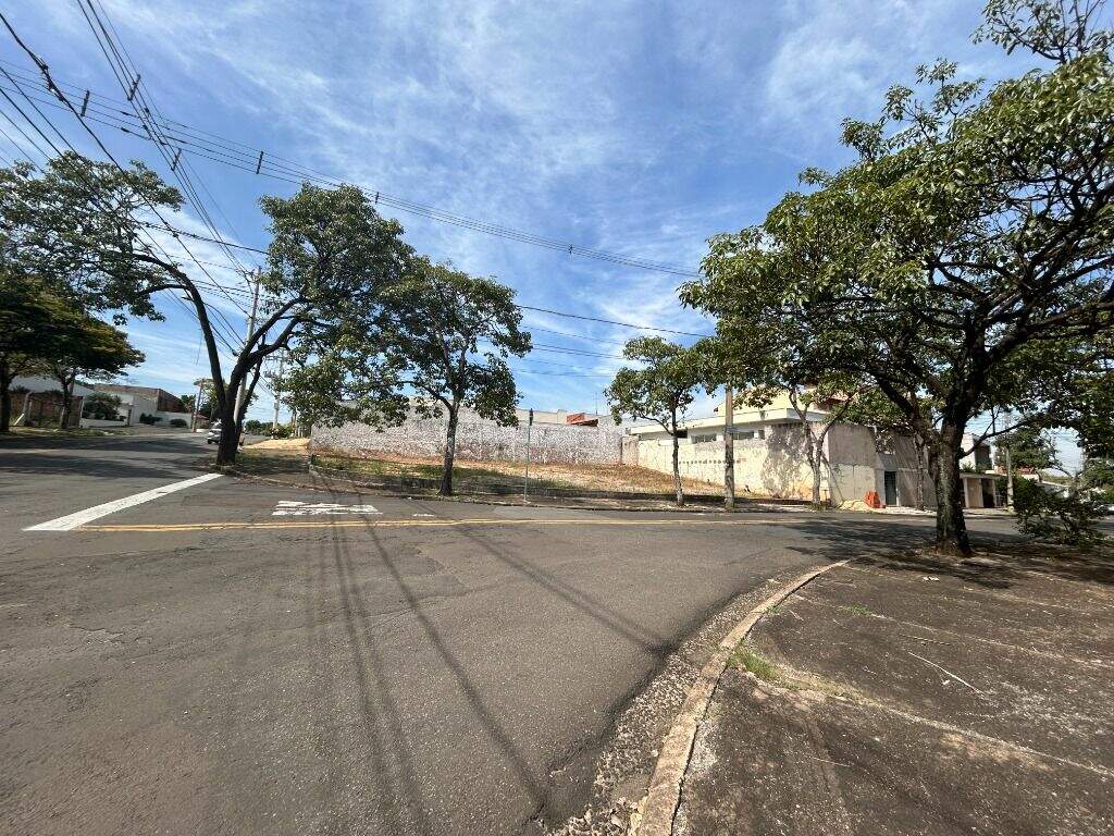 Terreno à venda no Vila Rezende: 