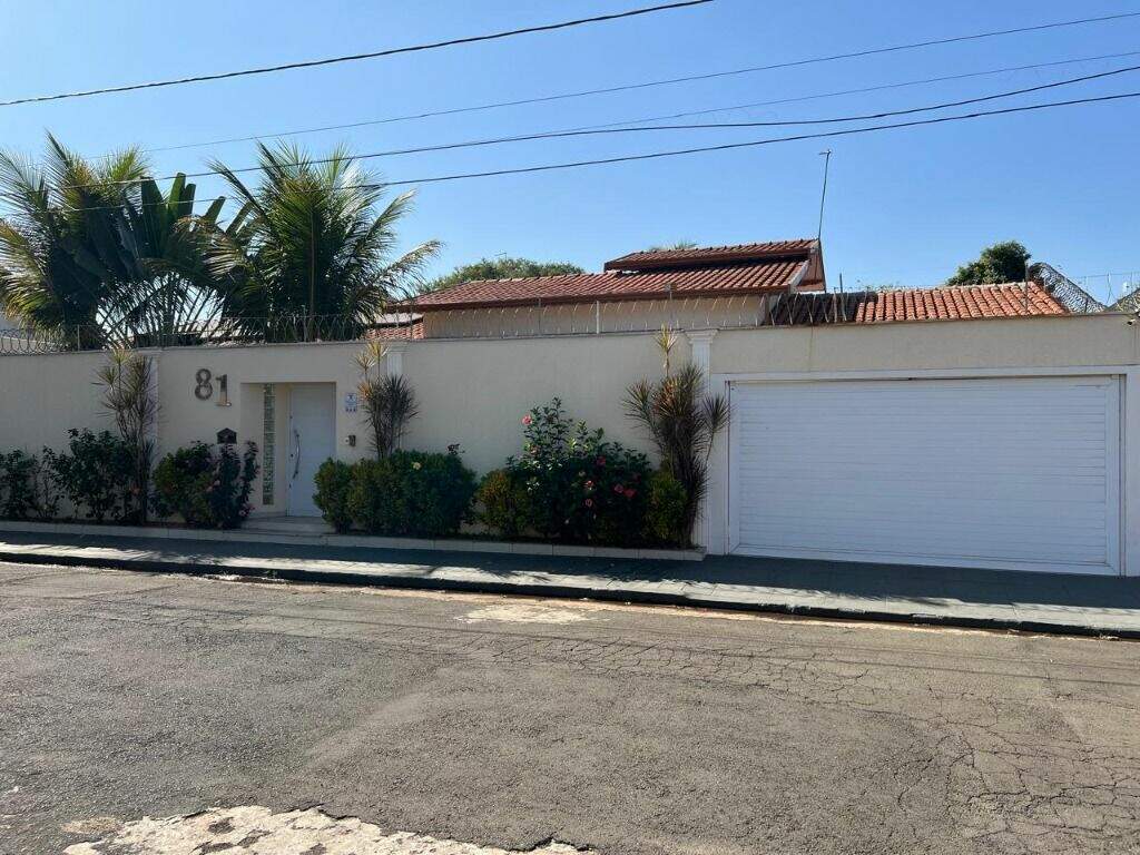 Casa, 3 quartos, 300 m² - Foto 1
