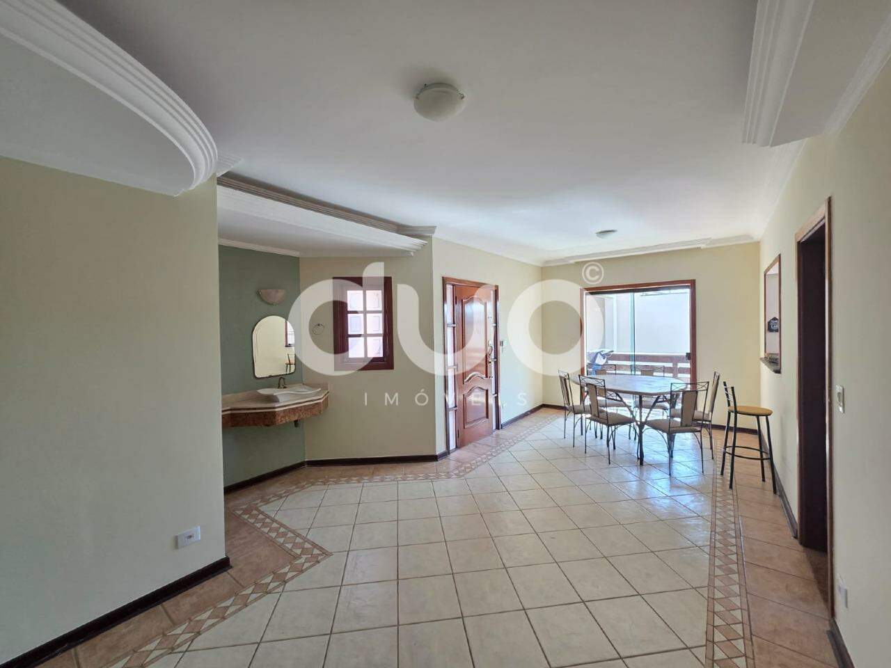 Casa, 3 quartos, 255 m² - Foto 1