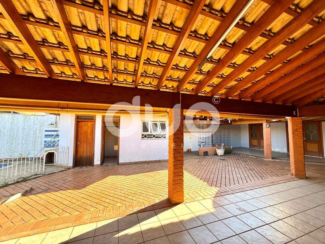 Casa em Condominío à venda no Dois Córregos: 
