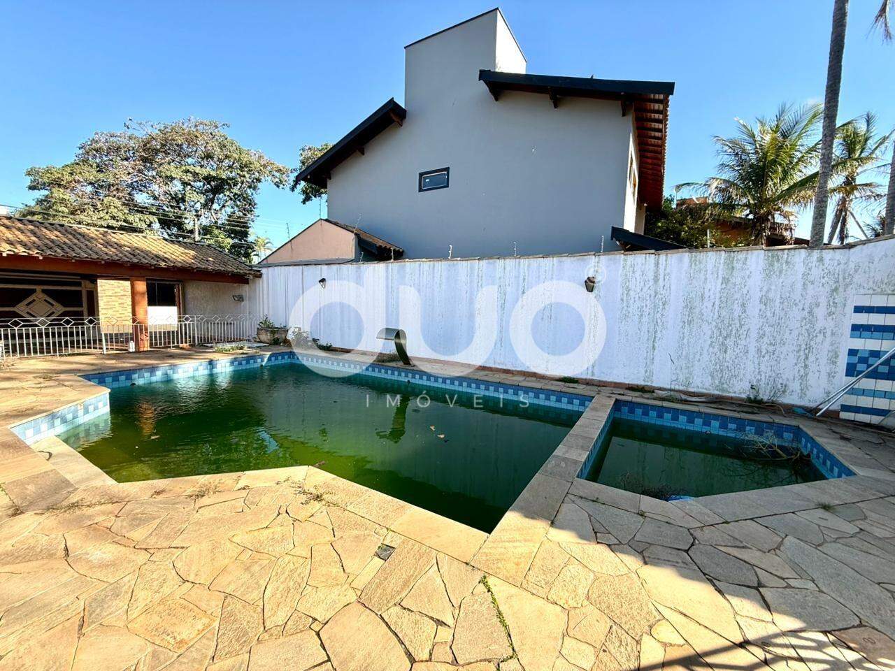 Casa em Condominío à venda no Dois Córregos: 