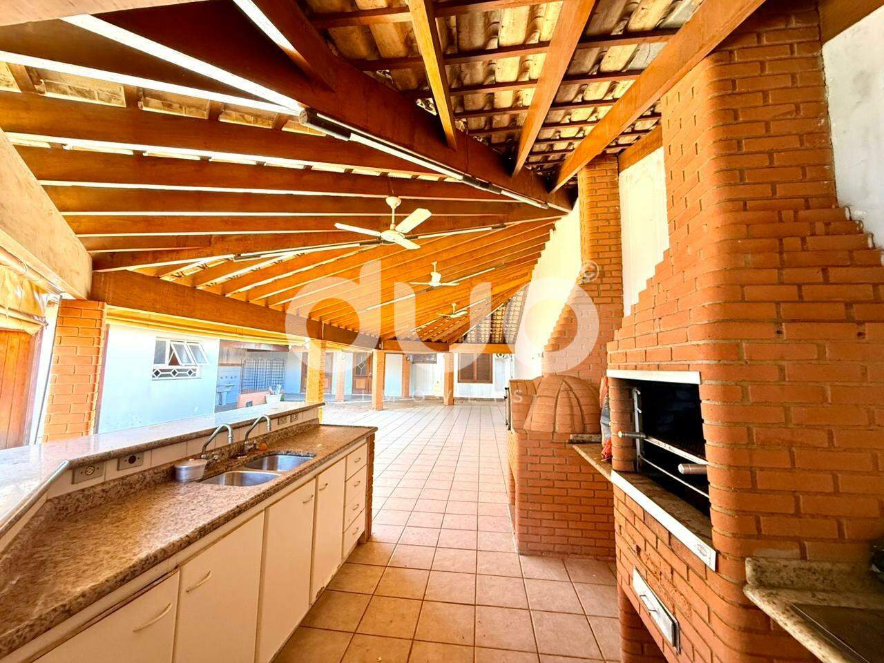 Casa em Condominío à venda no Dois Córregos: 
