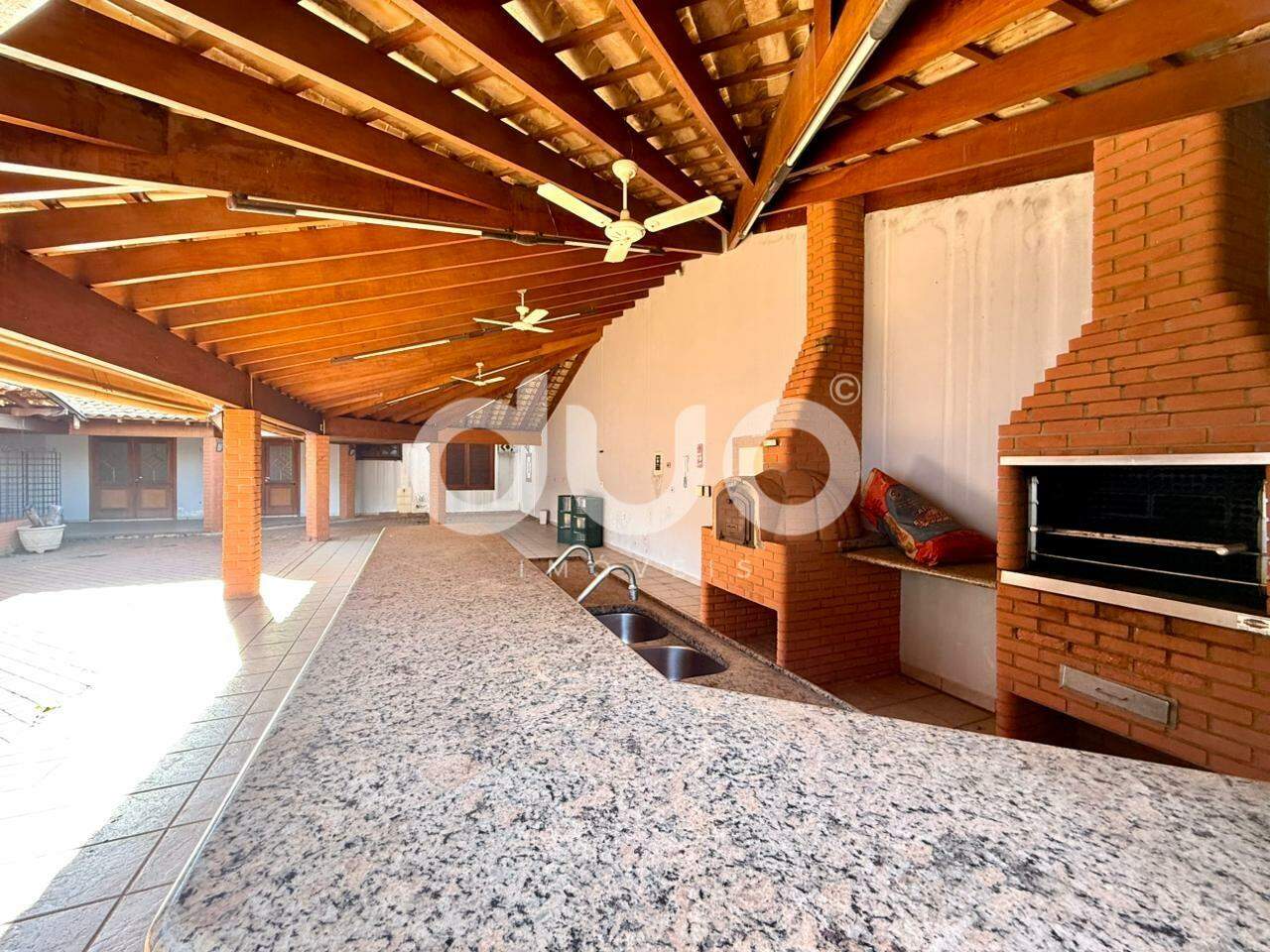Casa em Condominío à venda no Dois Córregos: 