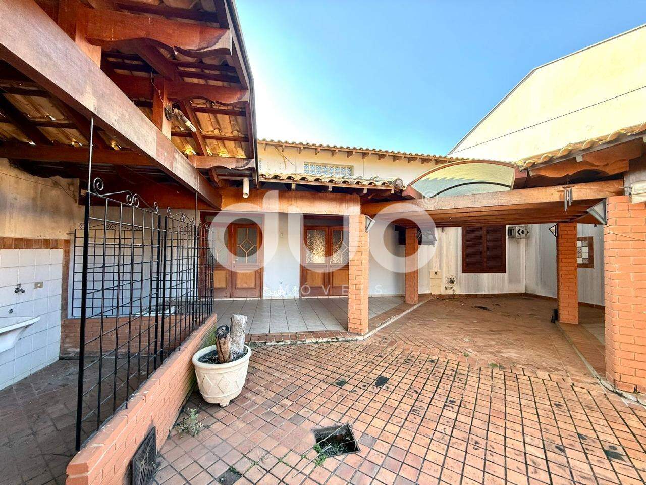 Casa em Condominío à venda no Dois Córregos: 