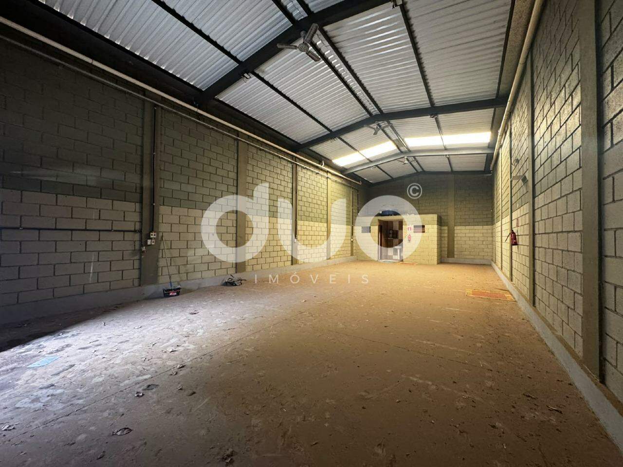 Salão para aluguel no Conjunto Residencial Mário Dedini: 