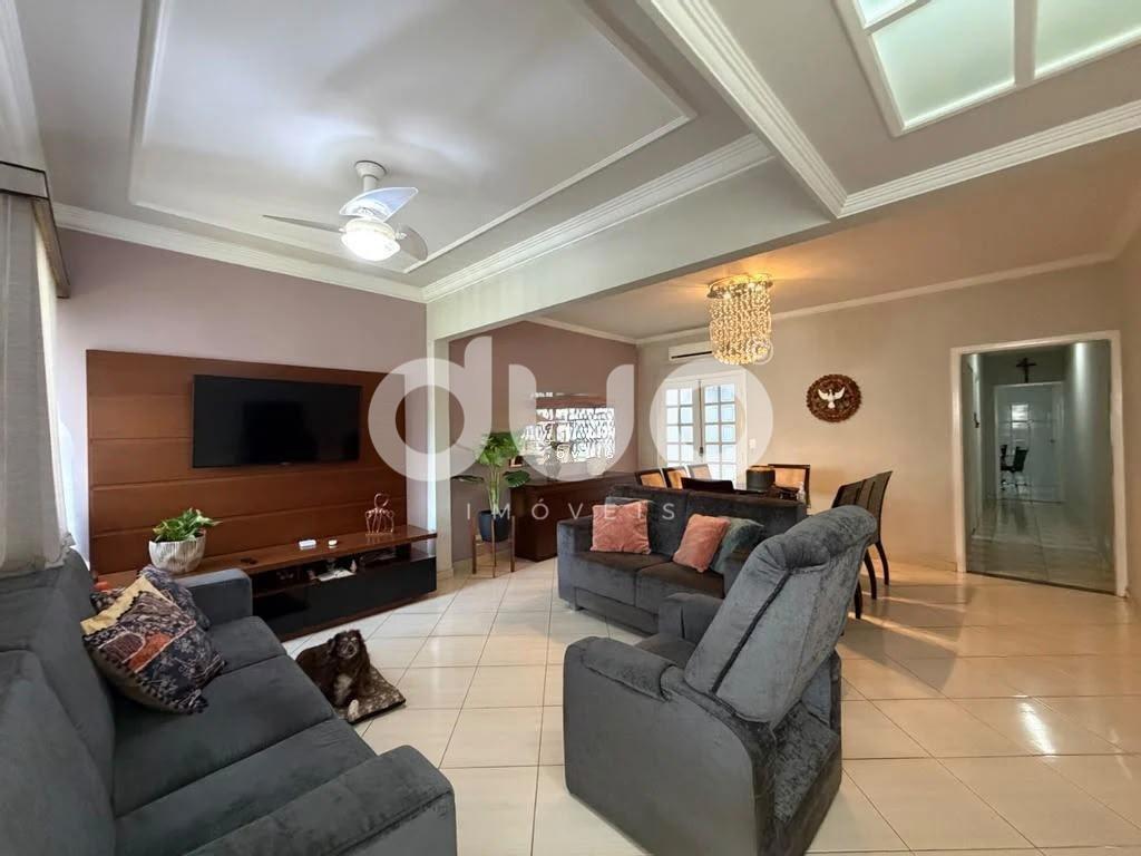 Casa à venda no Dois Córregos: 