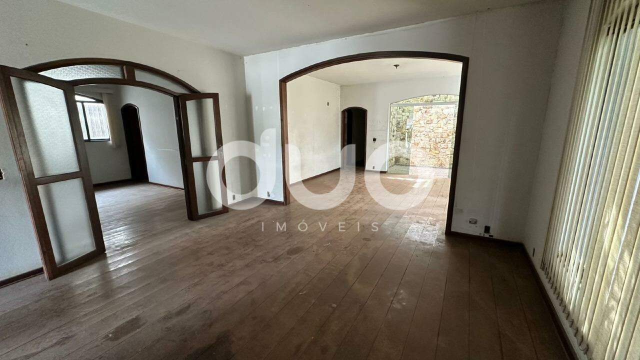 Casa à venda no Centro: 
