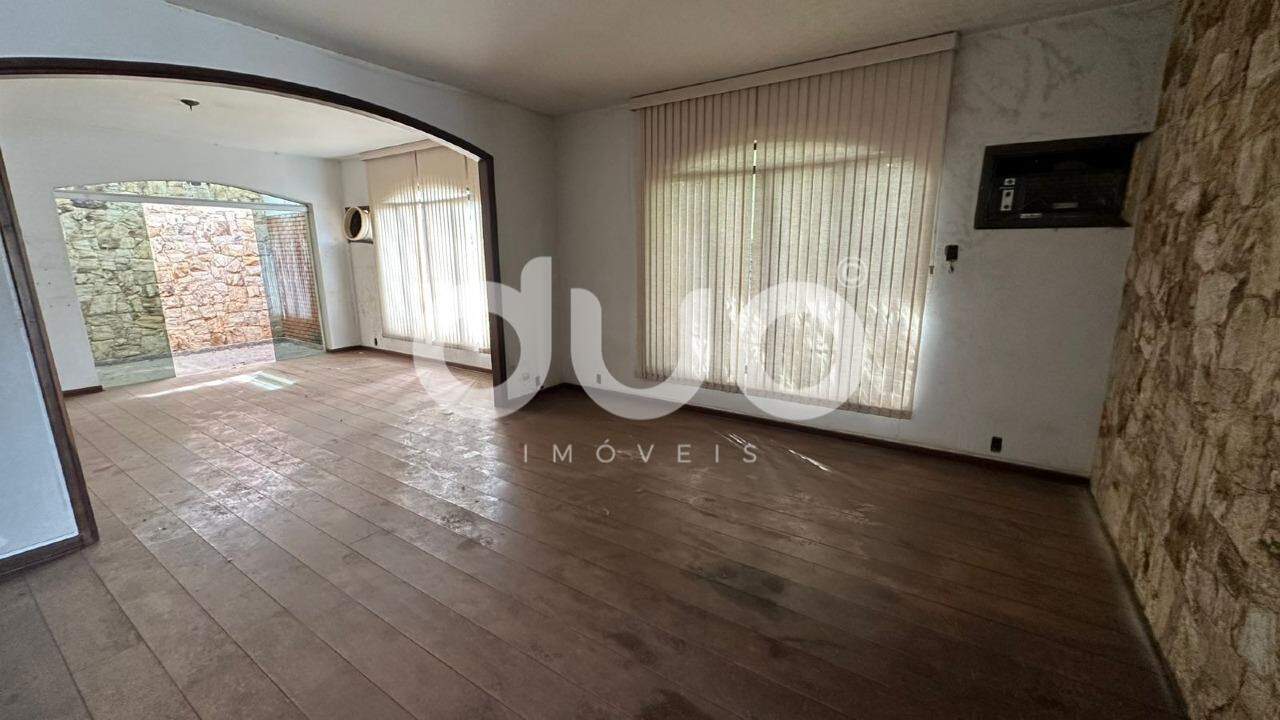 Casa à venda no Centro: 