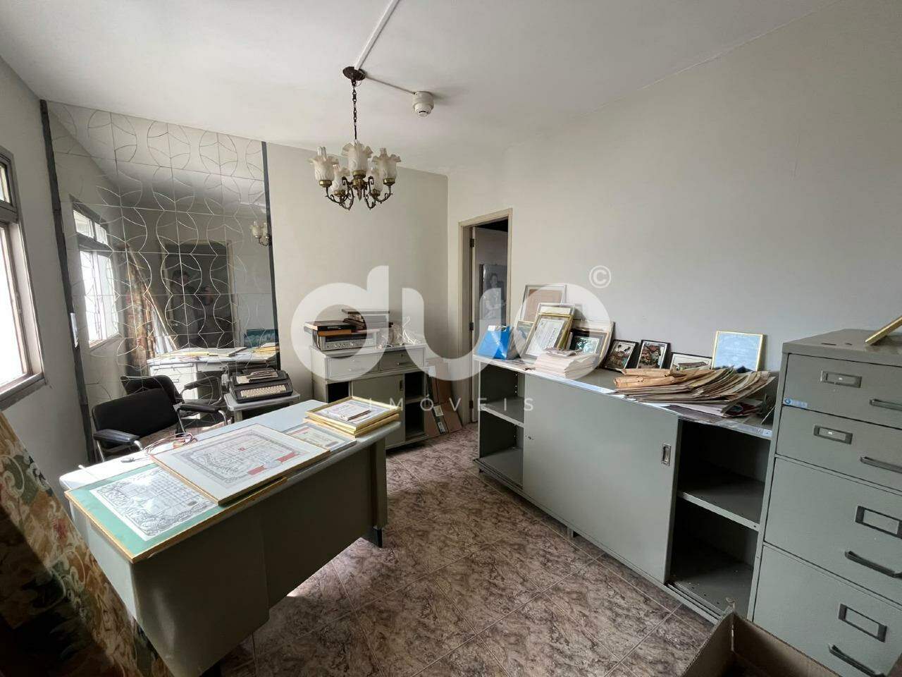 Sala à venda no Centro: 