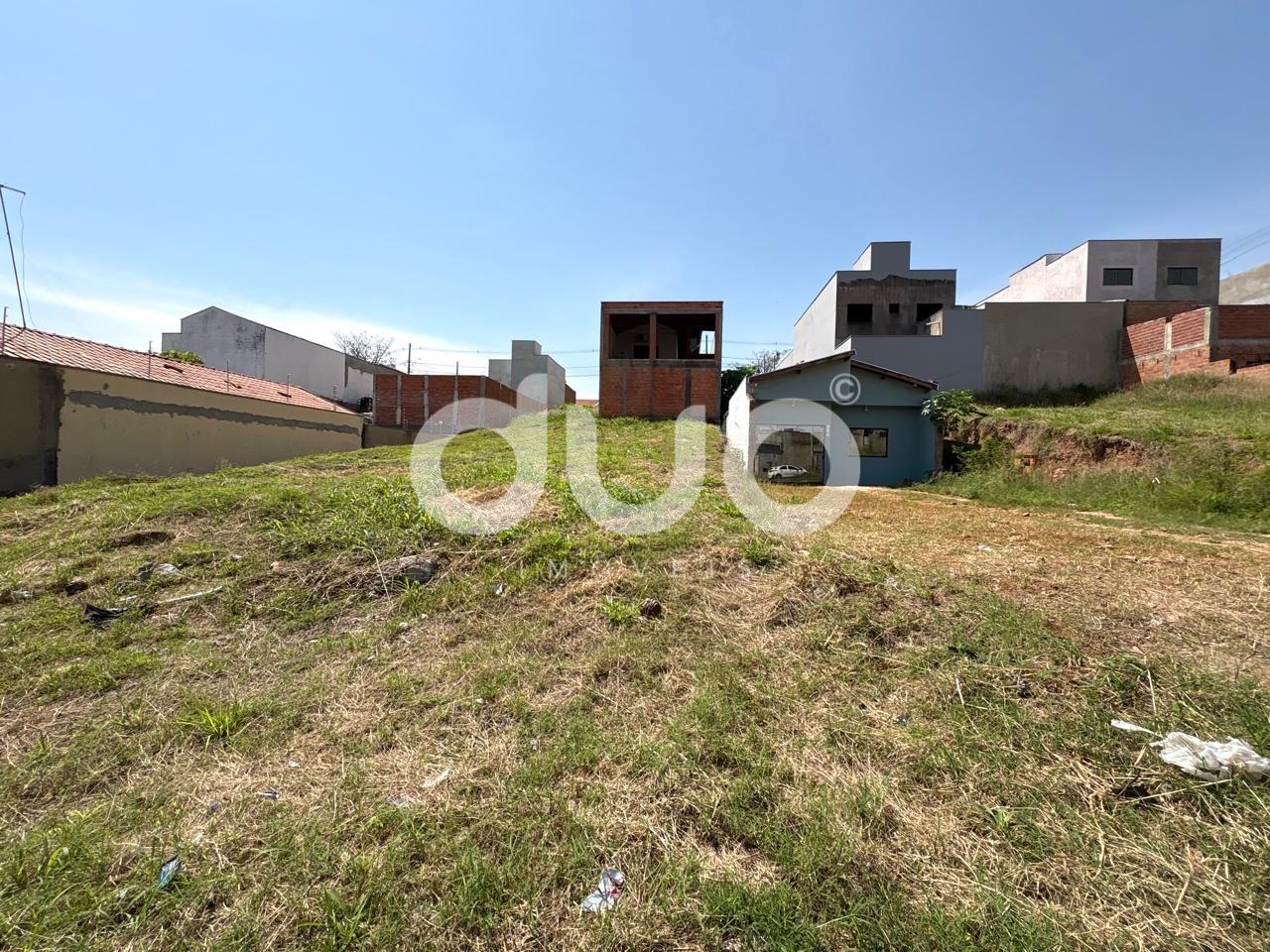 Terreno à venda no Jardim dos Manacás: 